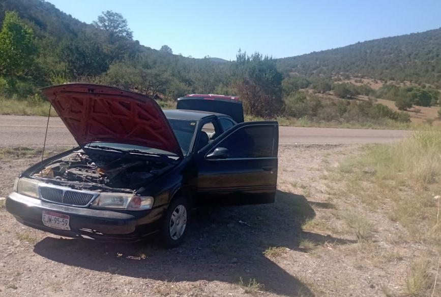 Localizan vehículo abandonado en carretera a Riva Palacio