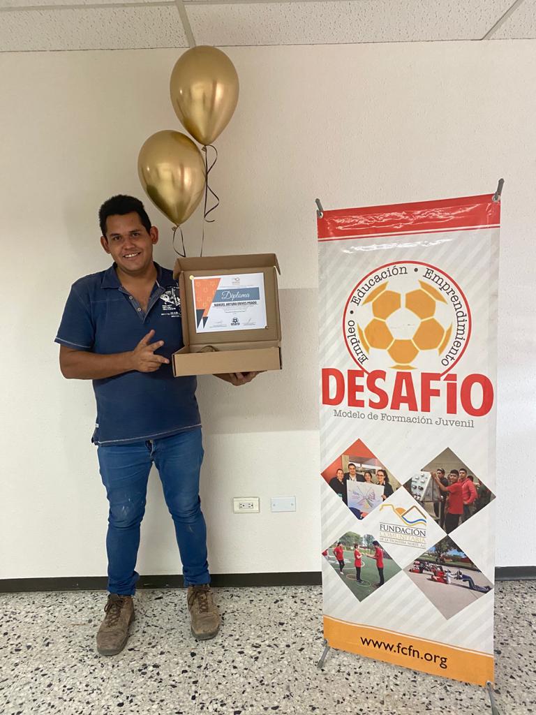 Se gradúan 40 jóvenes del programa desafío