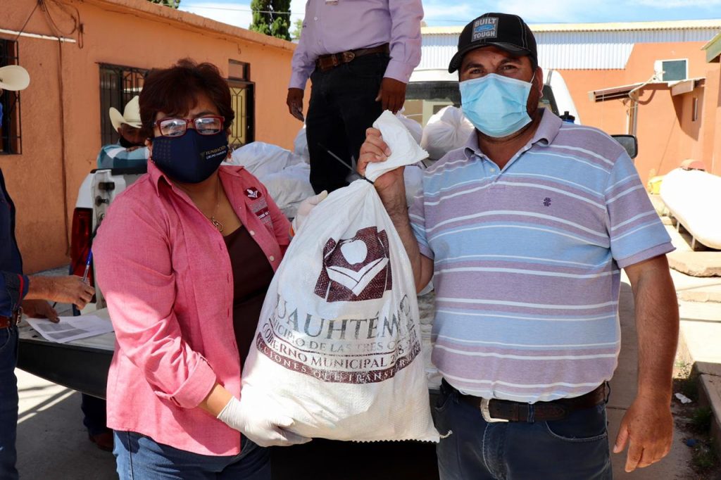 OTORGA MUNICIPIO DE CUAUHTÉMOC ESTÍMULO ECONÓMICO A COMISARIOS DE POLICÍA Y DESPENSAS A FAMILIAS RURALES