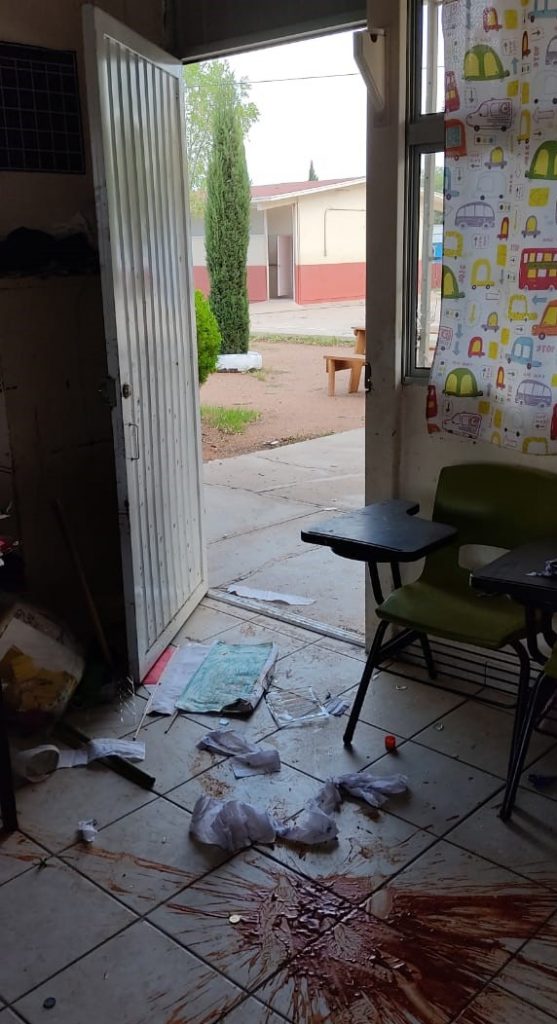 Desconocidos ingresan a escuela primaria y causan daños