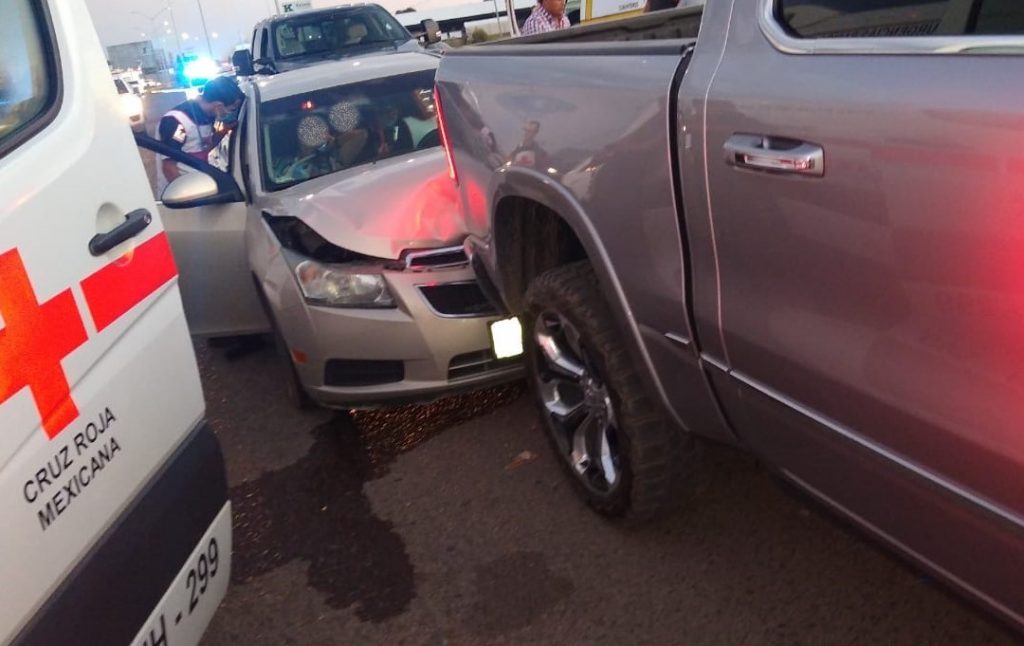 Choque alcance en el Corredor Comercial dejó tres personas lesionadas