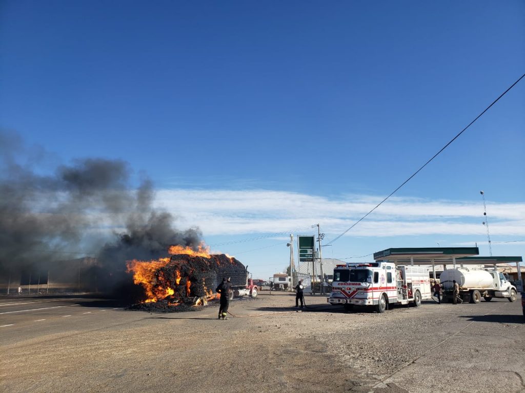 Pérdidas de más de 250 mil pesos dejó incendio de camión cargado de rastrojo