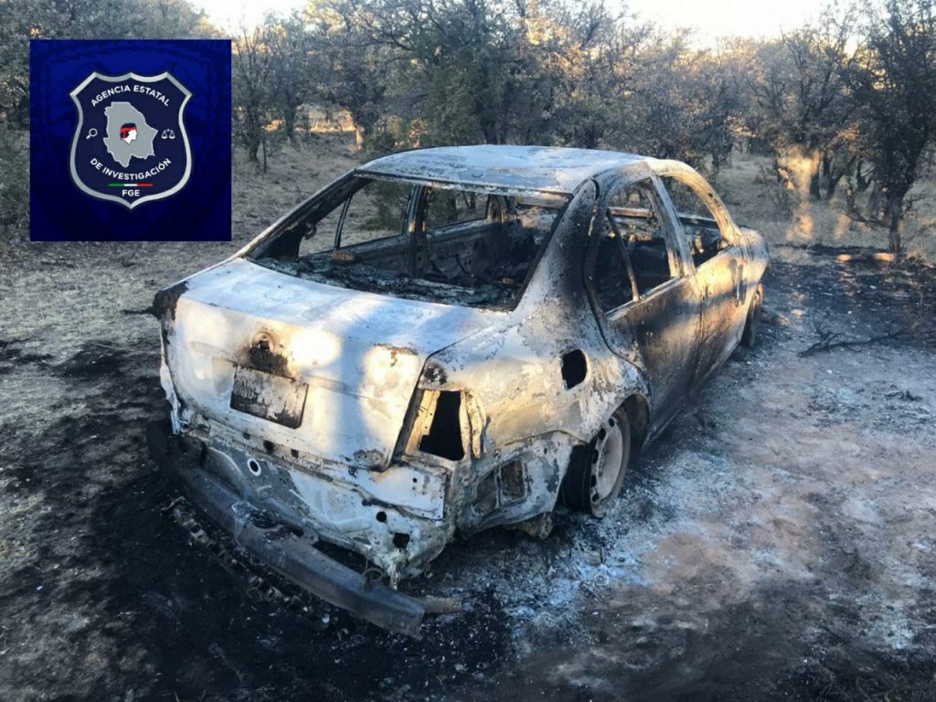 encuentran auto incendiado y con impactos de arma de fuego en tramo La Junta a San Pedro