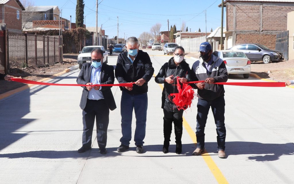 Inaugura Alcalde pavimentación de la calle Tenochtitlan y 32