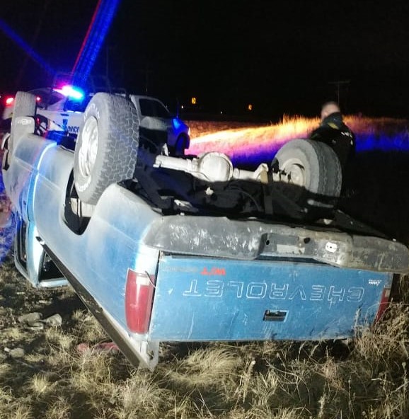 Abandonan pick up tras volcar en tramo a Riva Palacio