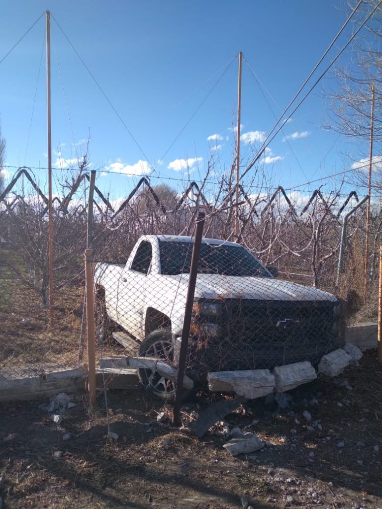 Delincuente ingresa a negocio del Corredor Comercial roba 9 mil pesos y pick up que abandonó luego de chocar