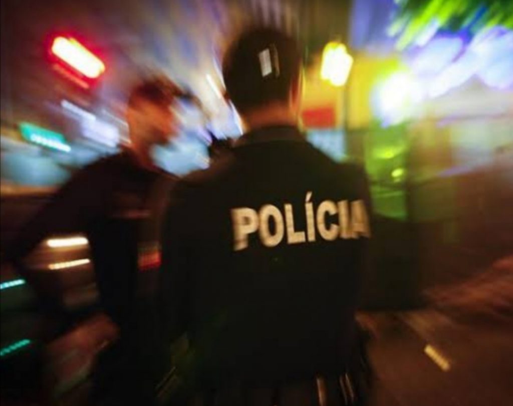 Roban vehículo de las afueras de un bar en Cuauhtémoc
