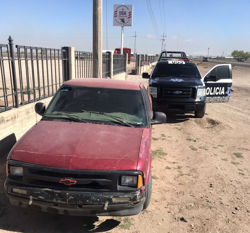 Aseguran vehículo abandonado en el Corredor Comercial