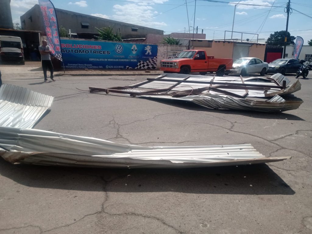 Sorpresiva ráfaga de viento arrancó techo de vivienda en el centro de la ciudad