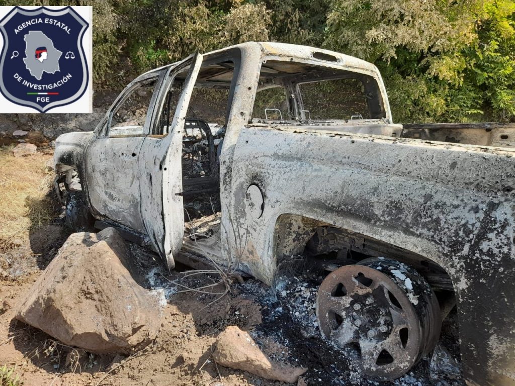 En brecha de Chínipas encuentran camioneta baleada e incendiada