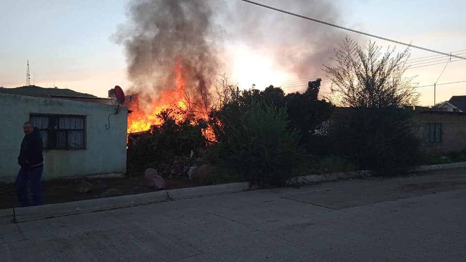 Reportan incendio en vivienda de la colonia Reforma