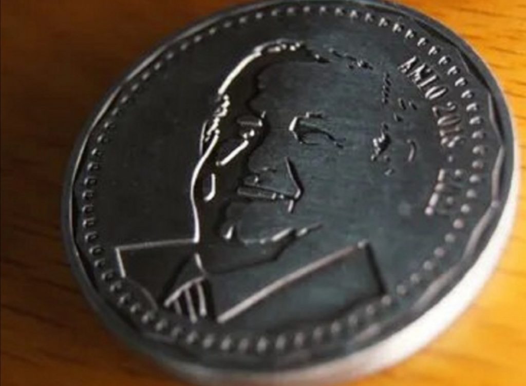 Sale a la venta moneda conmemorativa de AMLO