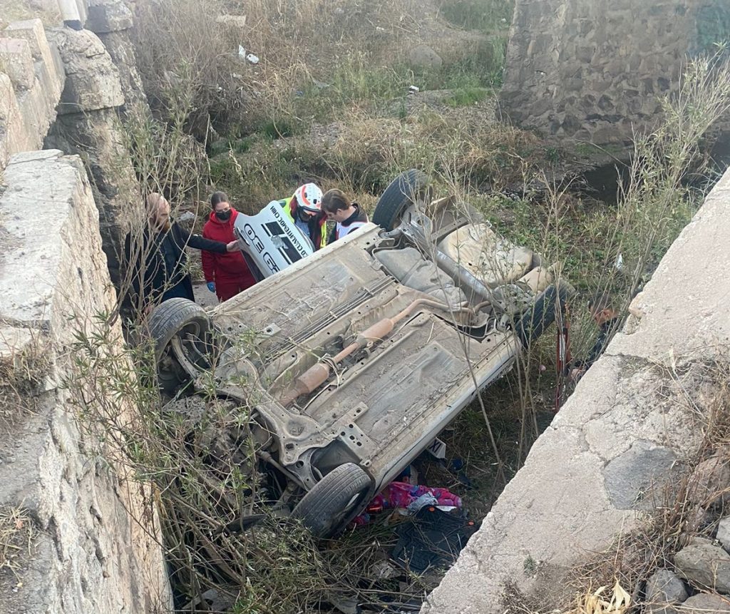 Fallece niña de 3 años de edad y joven mujer durante volcadura en el Corredor Comercial