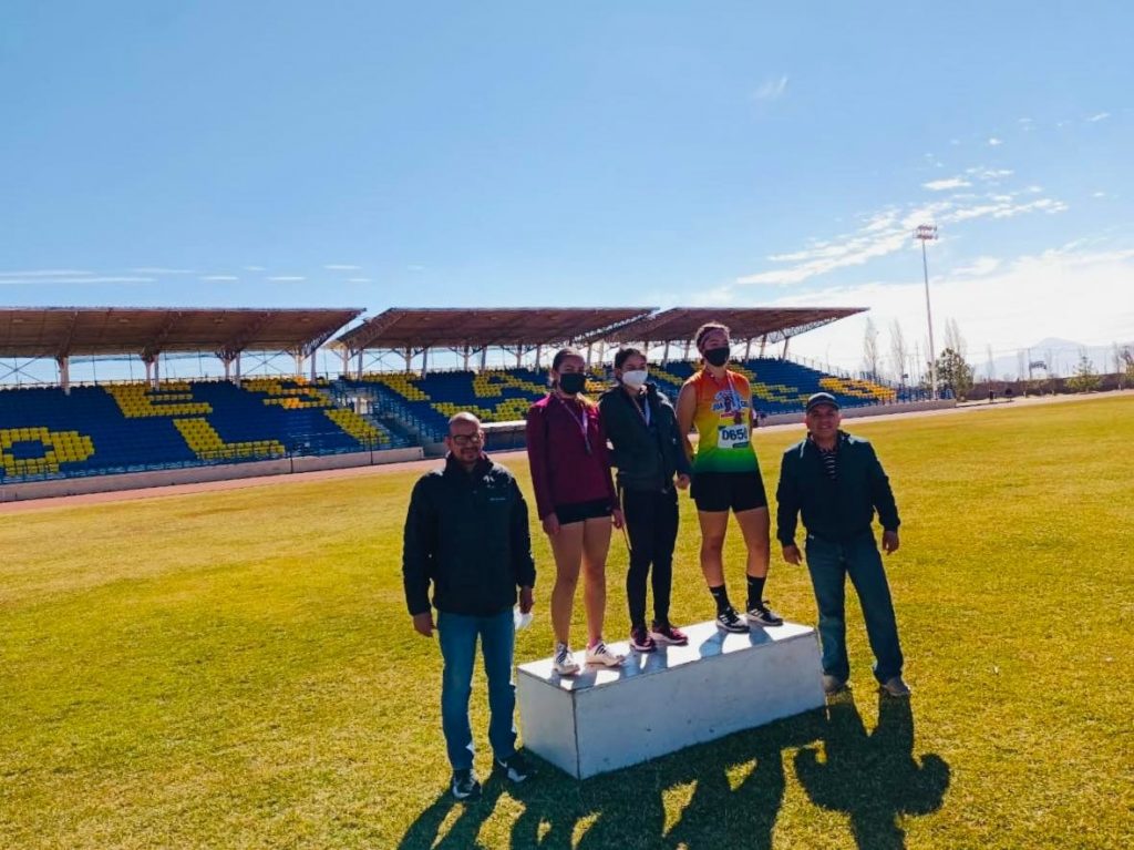 Jóvenes de Cuauhtémoc obtienen 3 primeros lugares en salto de altura