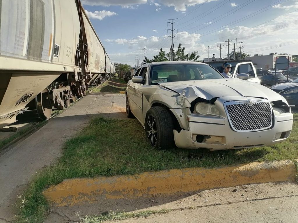 Trató de ganarle el paso al tren en la Juárez y Venezuela