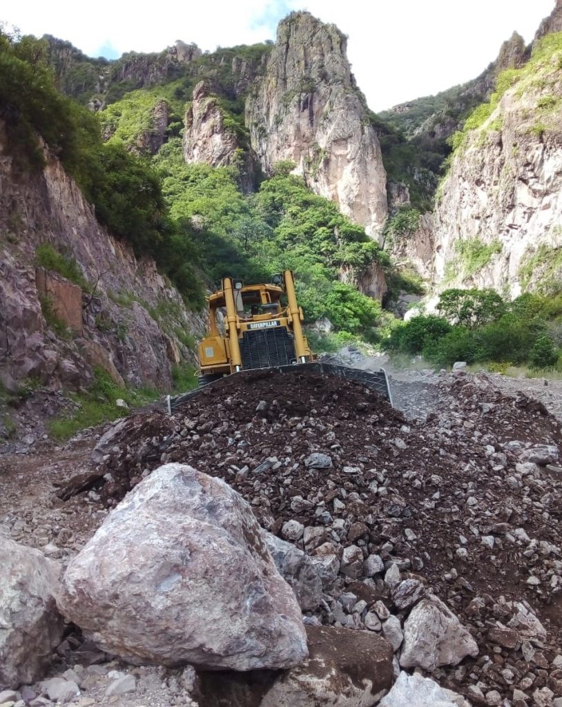 Remueven más de mil toneladas de material de deslaves en la Sierra Tarahumara