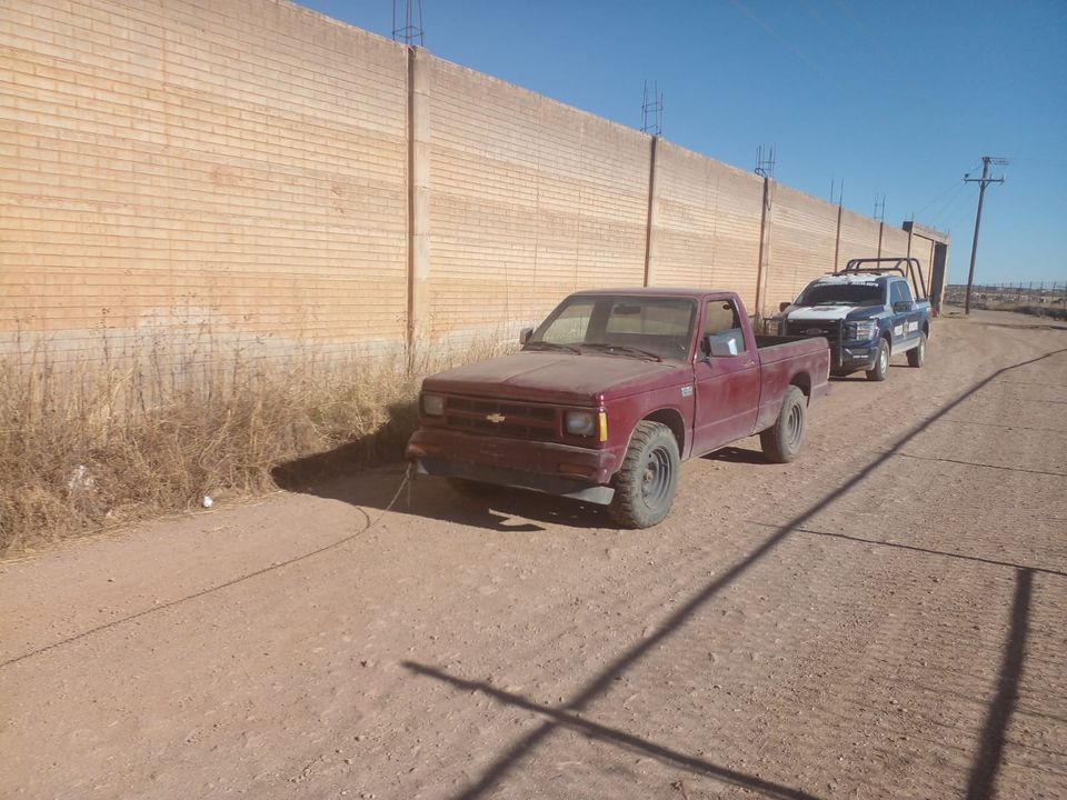 Encuentran abandonada la pick up que le habían robado a trabajador de estacionamiento de Soriana