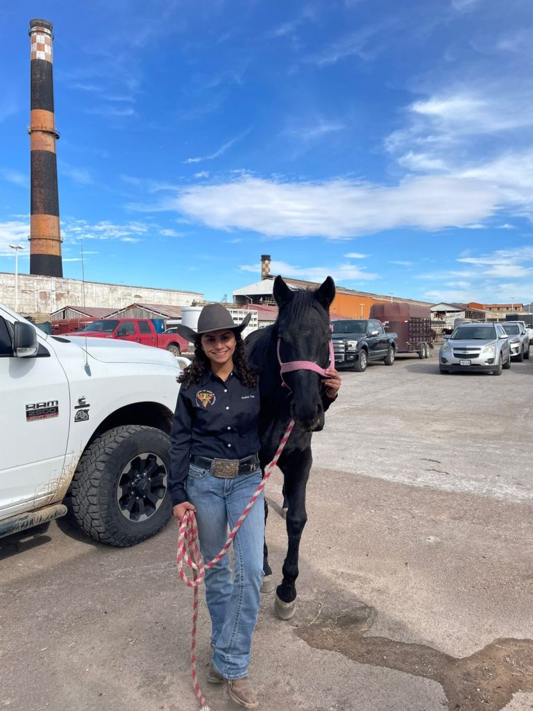 La Cuauhtemense Paulina Loya participa en el Campeonato Nacional de Rodeo