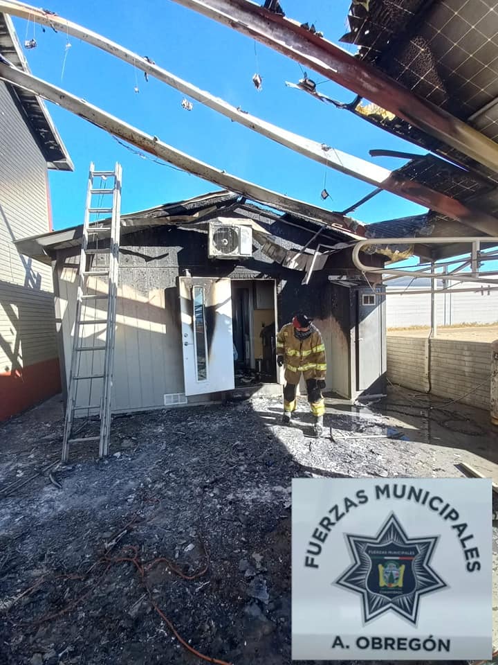 Incendio consume celdas solares en vivienda de menonitas