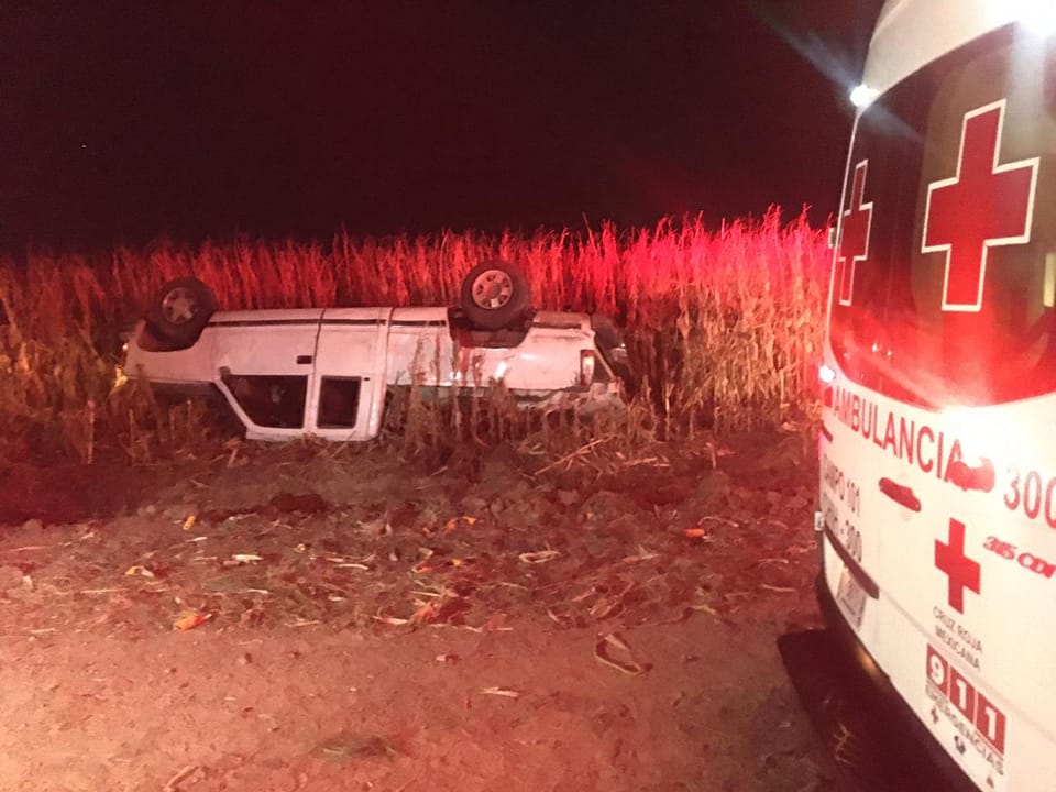 Volcadura en tramo Rubio a Bachíniva deja tres lesionados