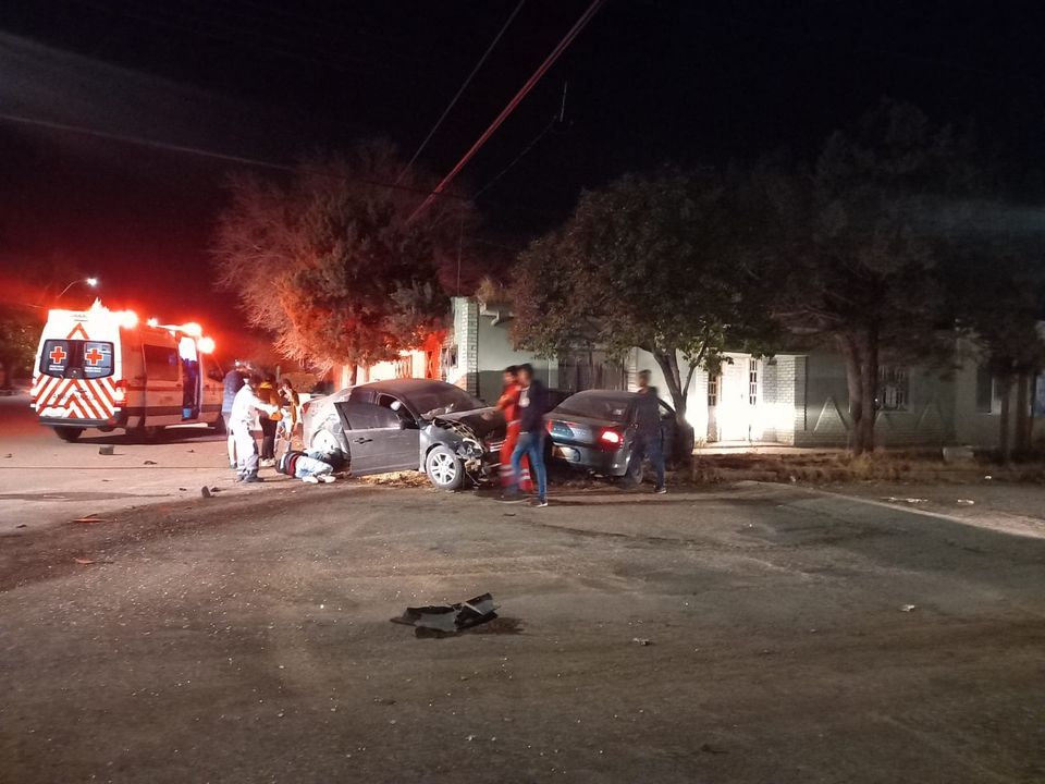 Aparatoso choque en la Coahuila y 6a deja seis personas lesionadas