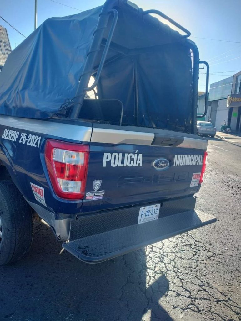 Ladrón golpea a mujer para despojarla de su cartera