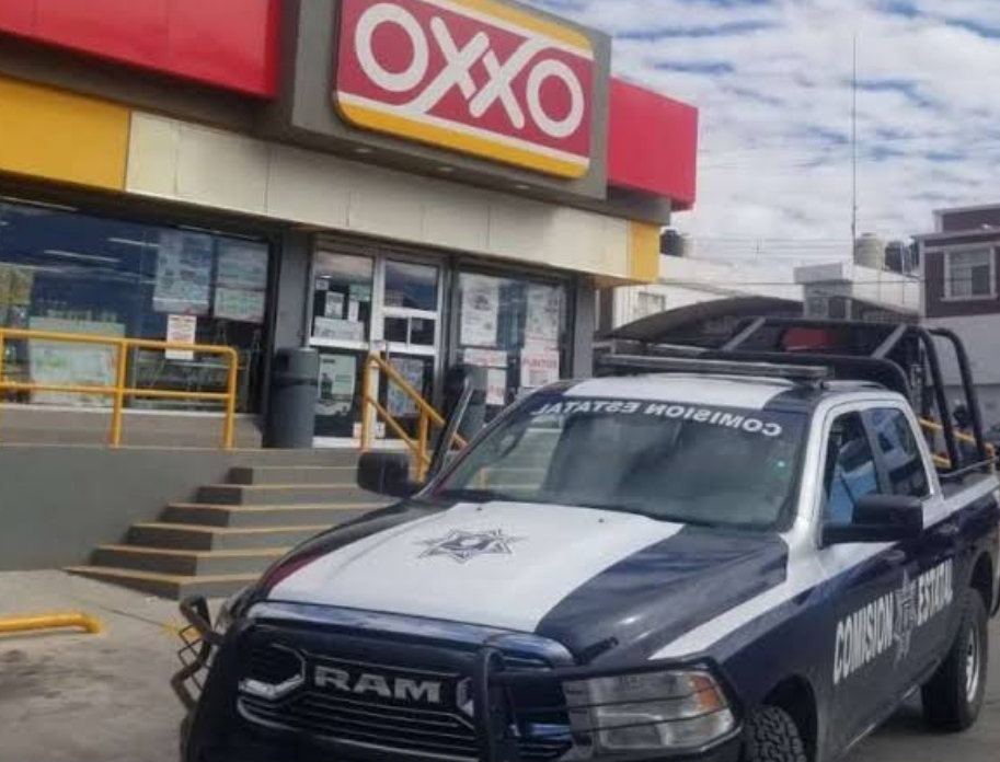 Atacan a golpes a empleada de Oxxo