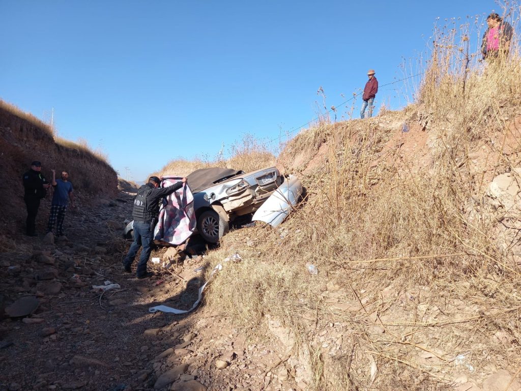 Muere conductor tras volcar y caer en arroyo de la 70 y Azcapotzalco