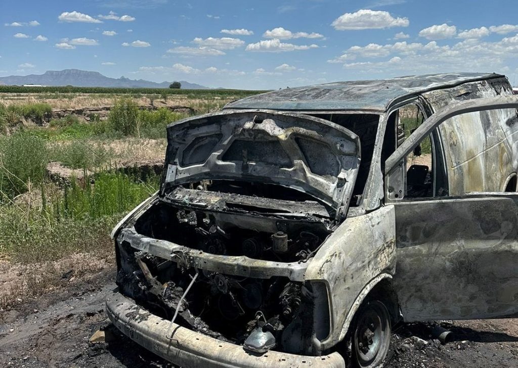Incendio consume en su totalidad camioneta en Álvaro Obregón