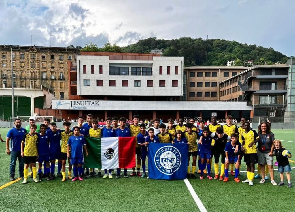 La Academia de fútbol Real Sociedad representó a Cuauhtémoc en la Donosti Cup de Europa