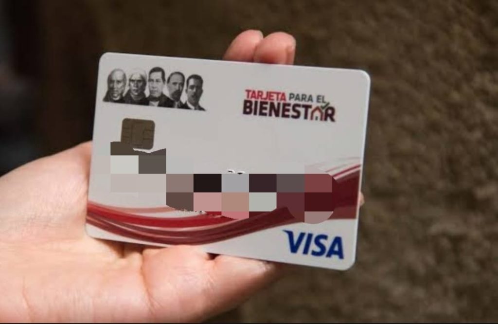 Nietos roban tarjeta del Bienestar a su abuela para irse de compras