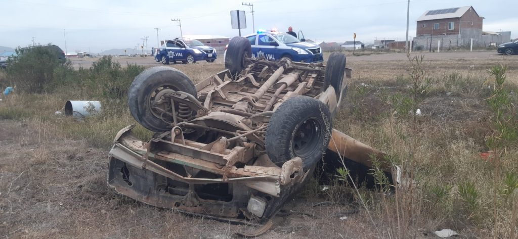 Murió adolescente tras volcadura en el Jorge Castillo Cabrera