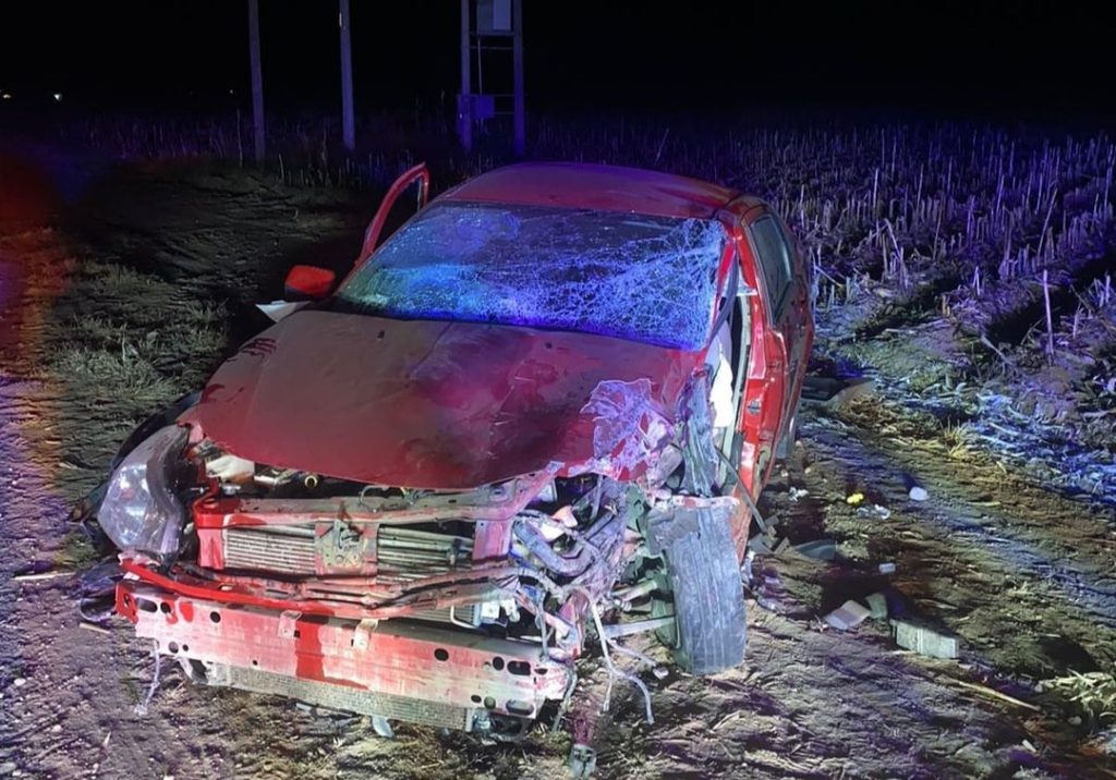 Tractor choca auto en tramo a Bachíniva y huye; hay dos lesionados