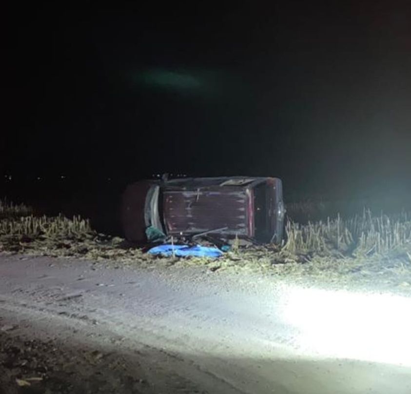 Muere niño en volcadura al interior de campo menonita