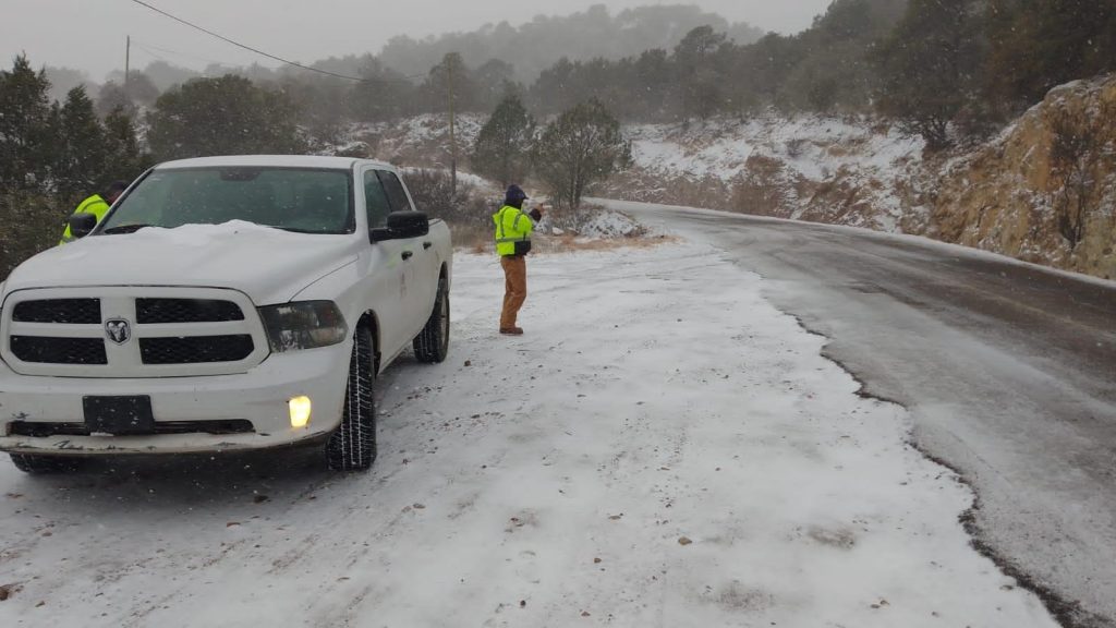 Reabren a la circulación tramos carreteros cerrados por tormenta invernal