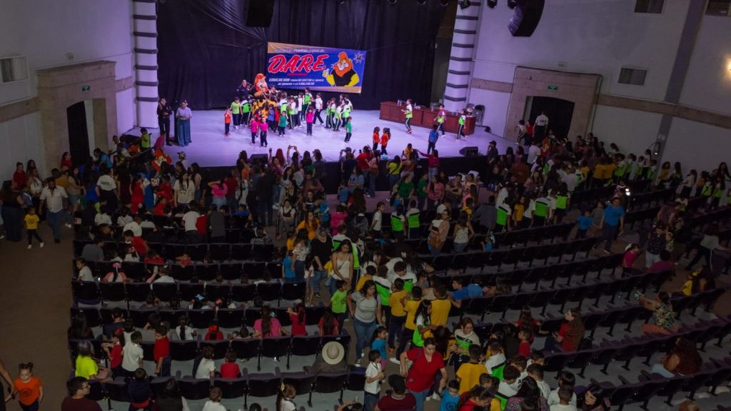 DSPM gradúa a 800 estudiantes del programa D.A.R.E.