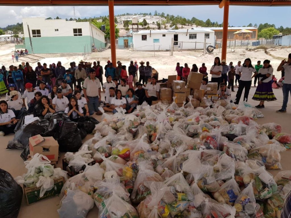 Entrega Conalep Cuauhtémoc víveres en San José de Guacaybo