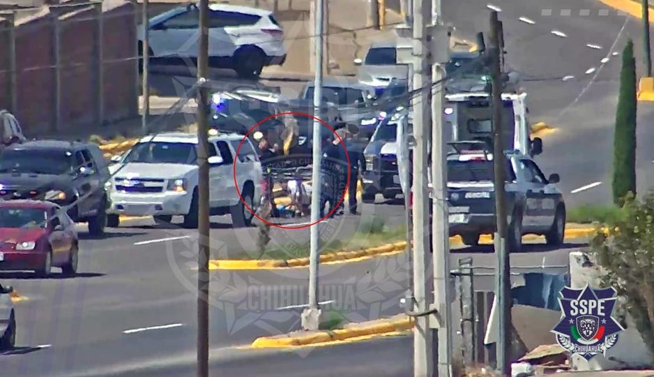 Menor se arroja de auto en movimiento para evitar que la violen