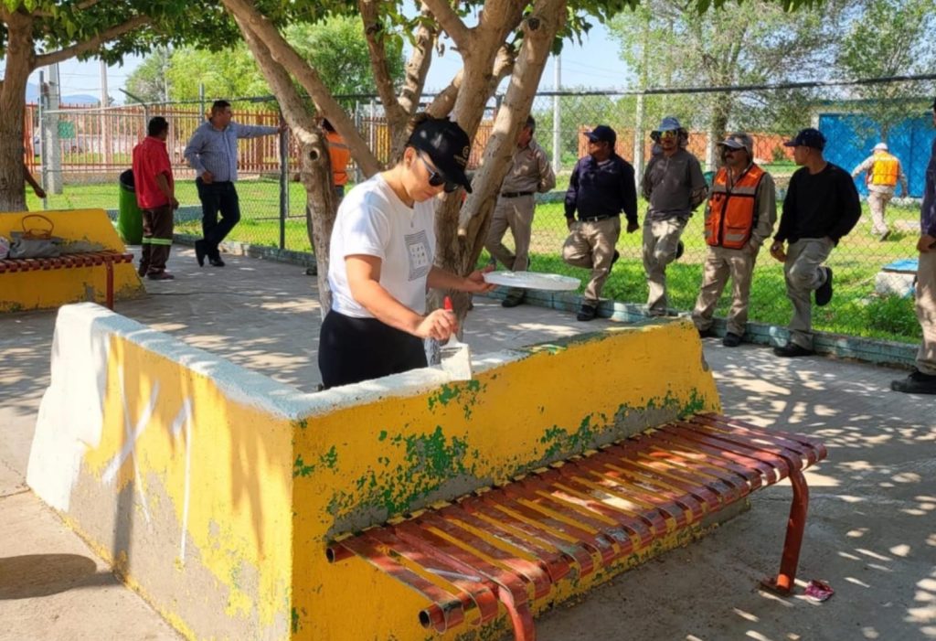 Colaboradores de Century 21 “Tres Culturas” pintan el “Parque Focholo”