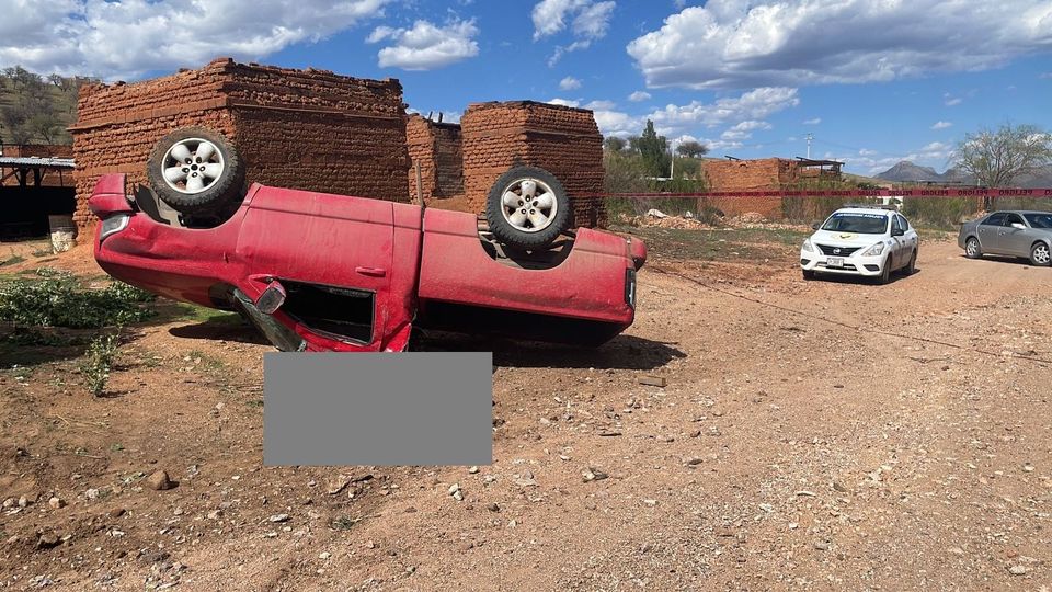 Volcadura en la zona de ladrilleras deja un hombre sin vida y dos lesionados