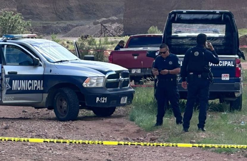 Encuentran ejecutado al interior de pick up cerca de la zona de tolerancia