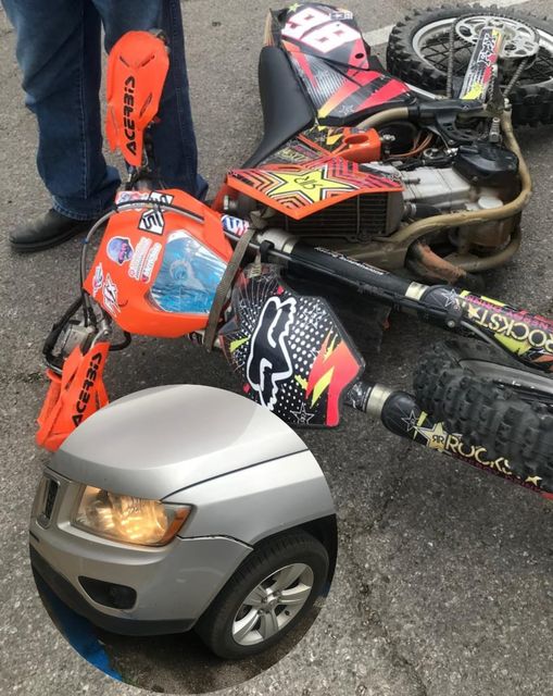 Motociclista resulta lesionado tras choque en estacionamiento de Alsuper