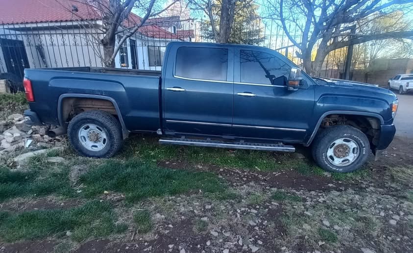 Camioneta robada en Estados Unidos fue localizada abandonada en Madera
