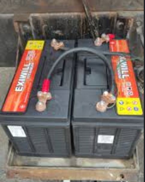 Roban dos baterías de tractocamión estacionado en la colonia PRI