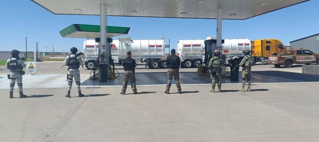 Aseguran 78 mil litros de hidrocarburo y detienen a tres personas en Basuchil