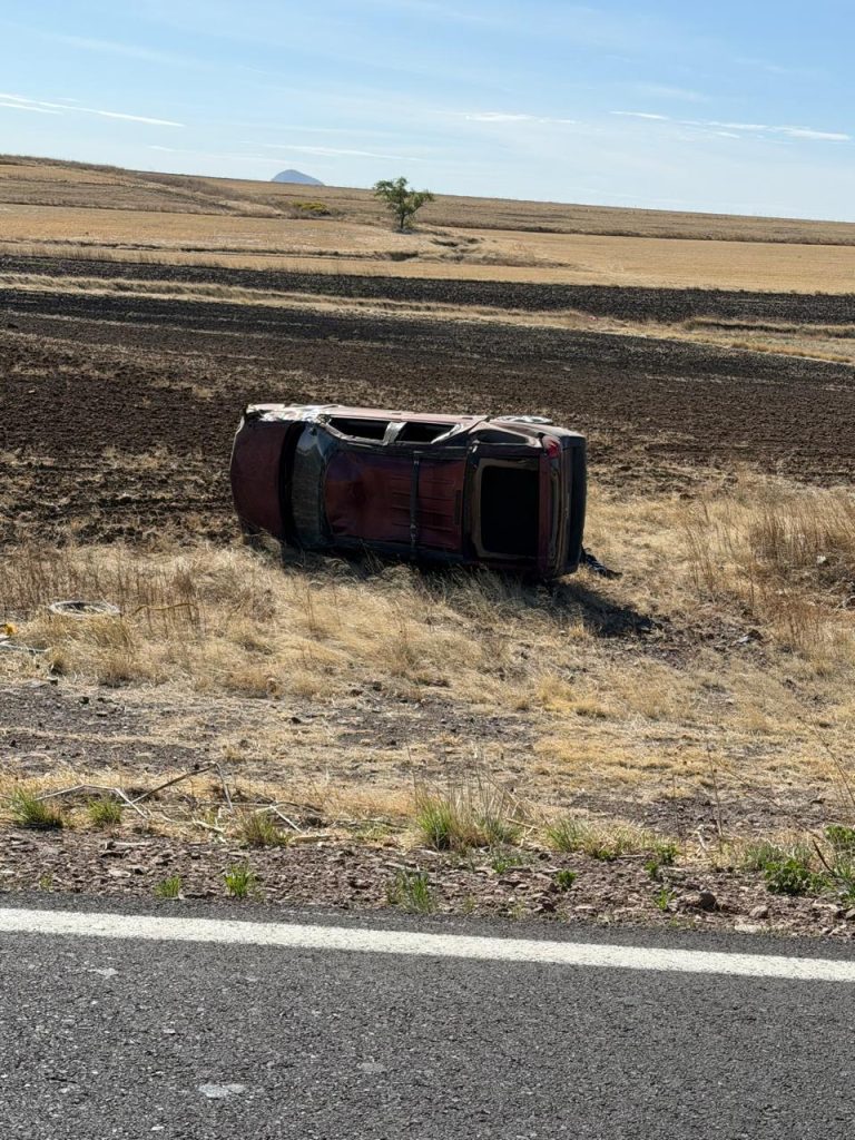 Volcadura en carretera a Carichí deja dos lesionados