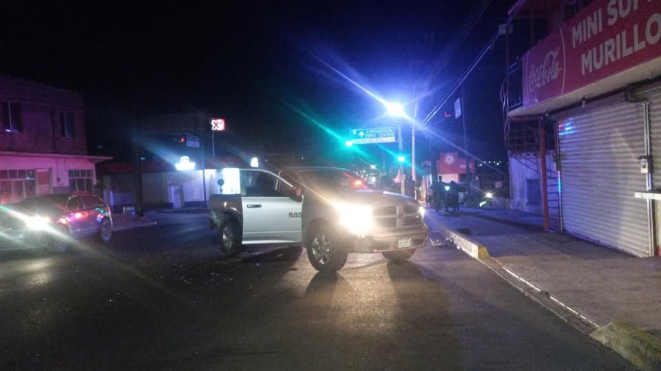 Ebrio se pasa semáforo en rojo y causa choque en Anáhuac